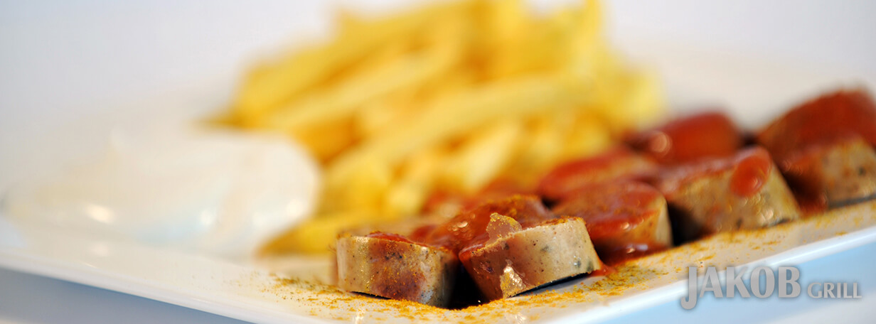 Currywurst mit Pommes